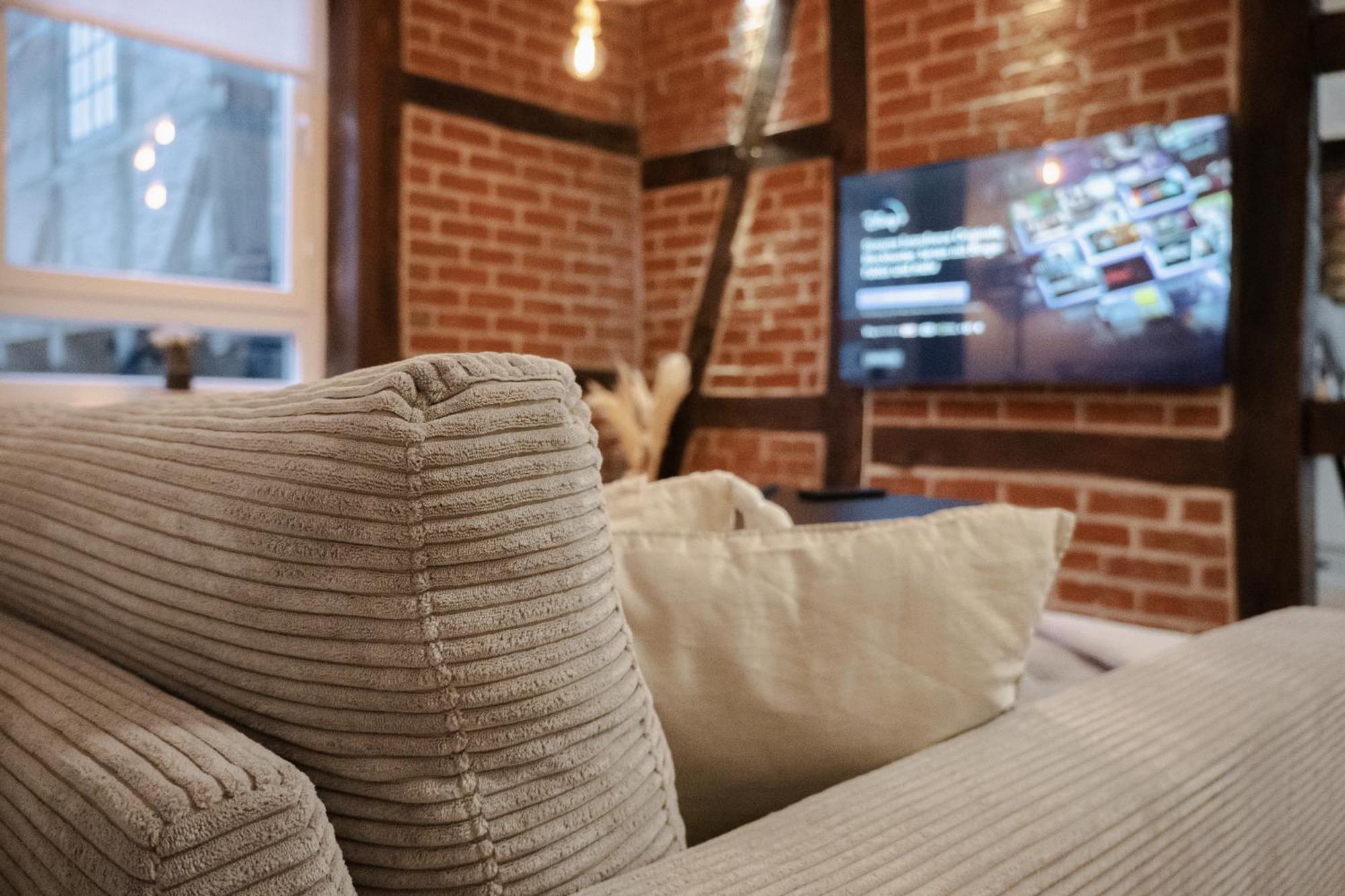 Jasta Homes Altstadt, Zentral, Ueberdachter Parkplatz, Netflix, Vollausstattung, Loft, Modern Und Komfort Hamelin Eksteriør billede